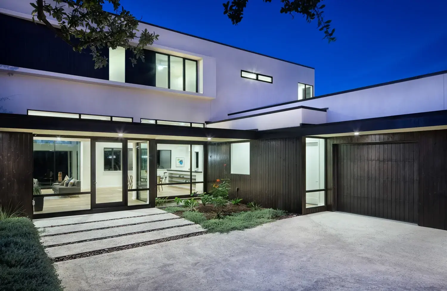 Lakeway Residence — gallery image 2